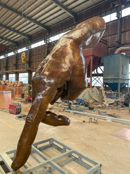 Bronzeskulptur Hand, auf einem Finger balancierend, Höhe 300 cm, Ansicht 3