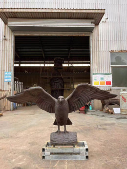 Bronzeskulptur Adler im Anflug, Höhe 150 cm, Ansicht 3