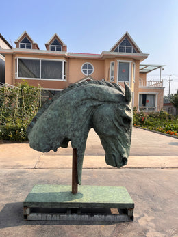 Bronzeskulptur Pferdekopf, Höhe 180 cm, Ansicht 5
