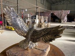Bronzeskulptur Adler auf Felssockel, Höhe 35 cm, Ansicht 3