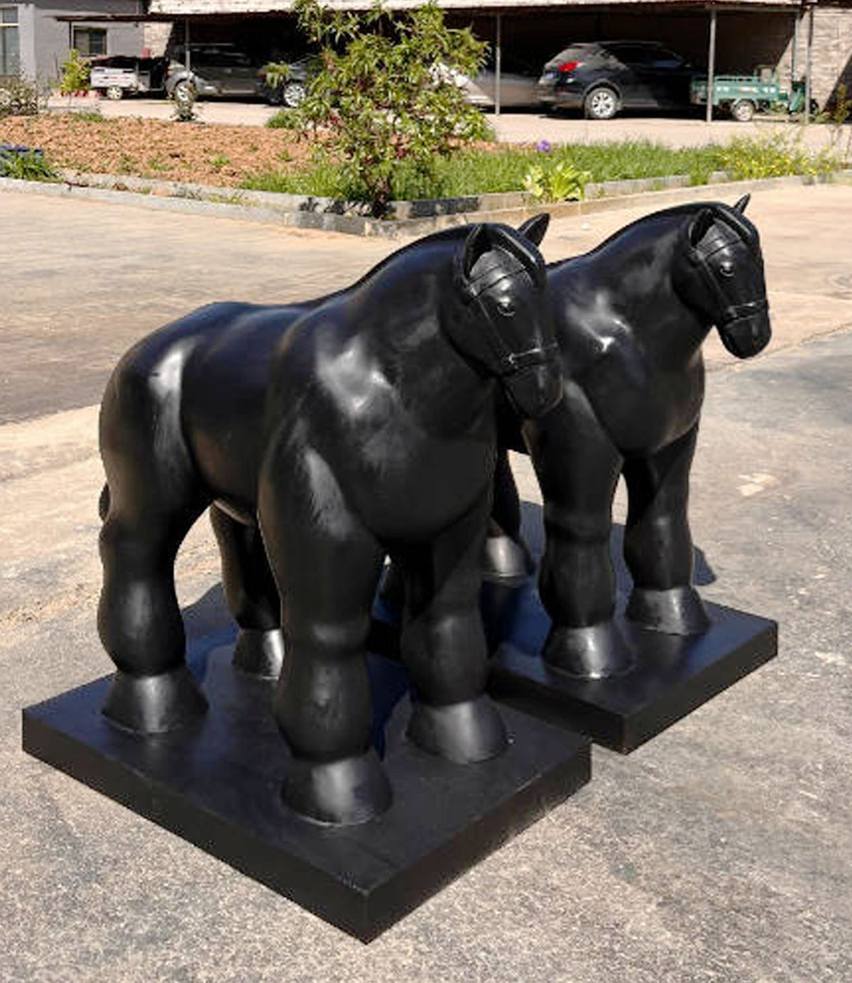 Bronzeskulptur Pferd, mattschwarz, abstrahiert