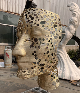 Bronzeskulptur durchbrochenes Gesicht, Höhe 200 cm, Ansicht 3