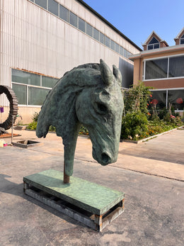 Bronzeskulptur Pferdekopf, Höhe 180 cm, Ansicht 4