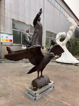 Bronzeskulptur Adler im Anflug, Höhe 150 cm, Ansicht 2