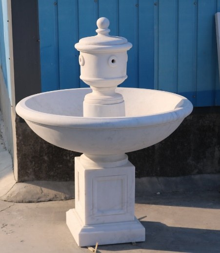 Marmorbrunnen einstufig auf Sockel, kompakt