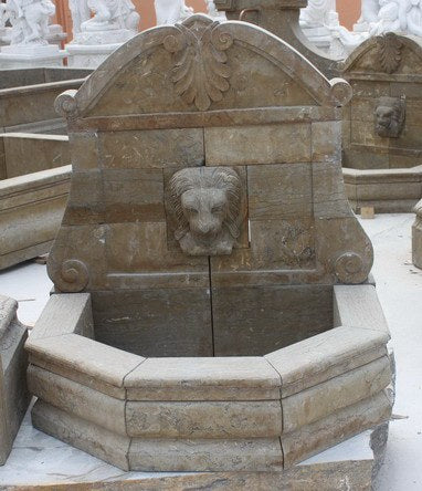 Antik-Wandbrunnen Travertin mit Löwenkopf, H 100 cm