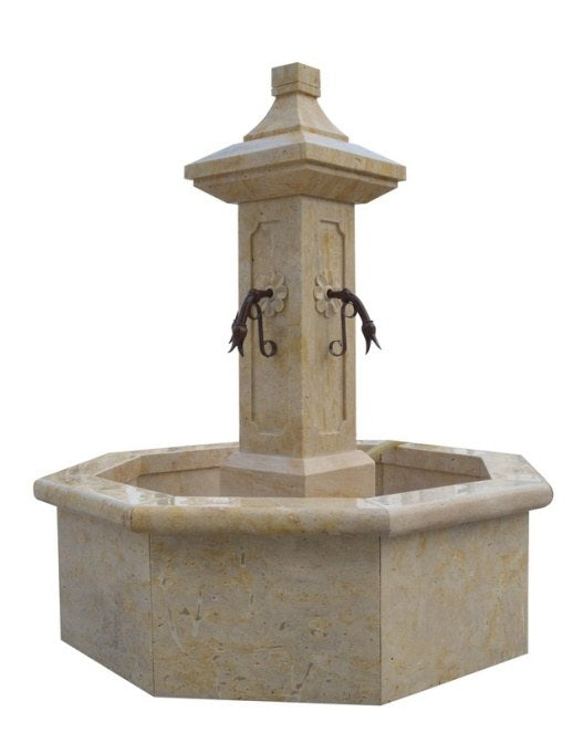 Travertinbrunnen mit Pfeiler und achteckigem Becken