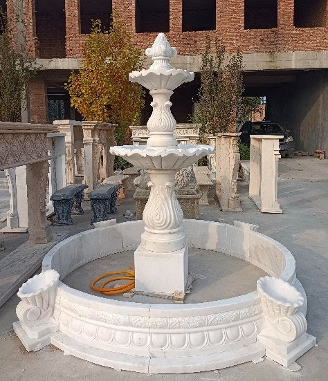 Marmorbrunnen zweistufig mit Reliefbecken