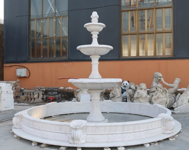 Marmorbrunnen dreistufig mit Löwenköpfen, Ø 305 cm