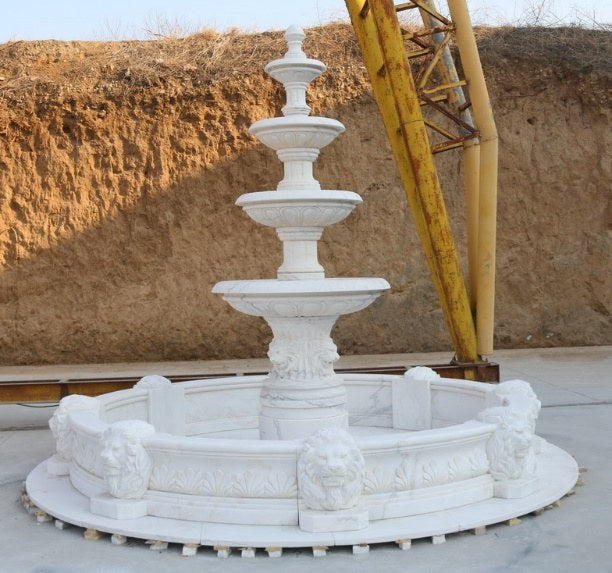 Marmorbrunnen dreistufig mit Figurenkranz