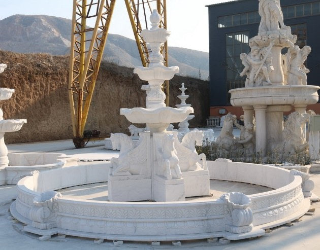 Marmorbrunnen dreistufig mit Putten