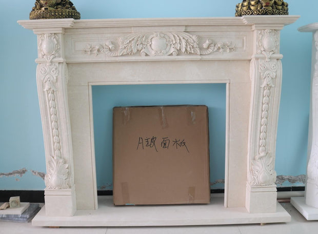Kaminumrandung Spanish Beige mit Girlanden, 160 x 125 cm